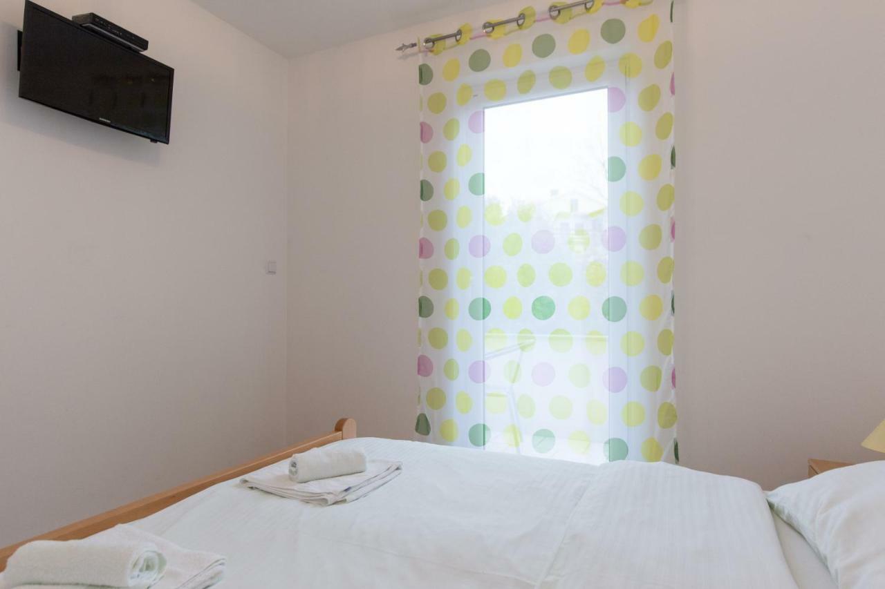 Apartments Karen Krk Town Extérieur photo