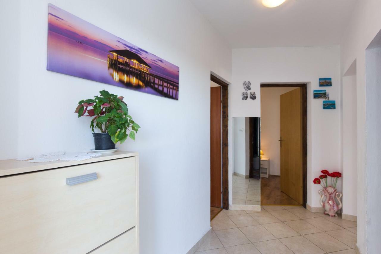 Apartments Karen Krk Town Extérieur photo