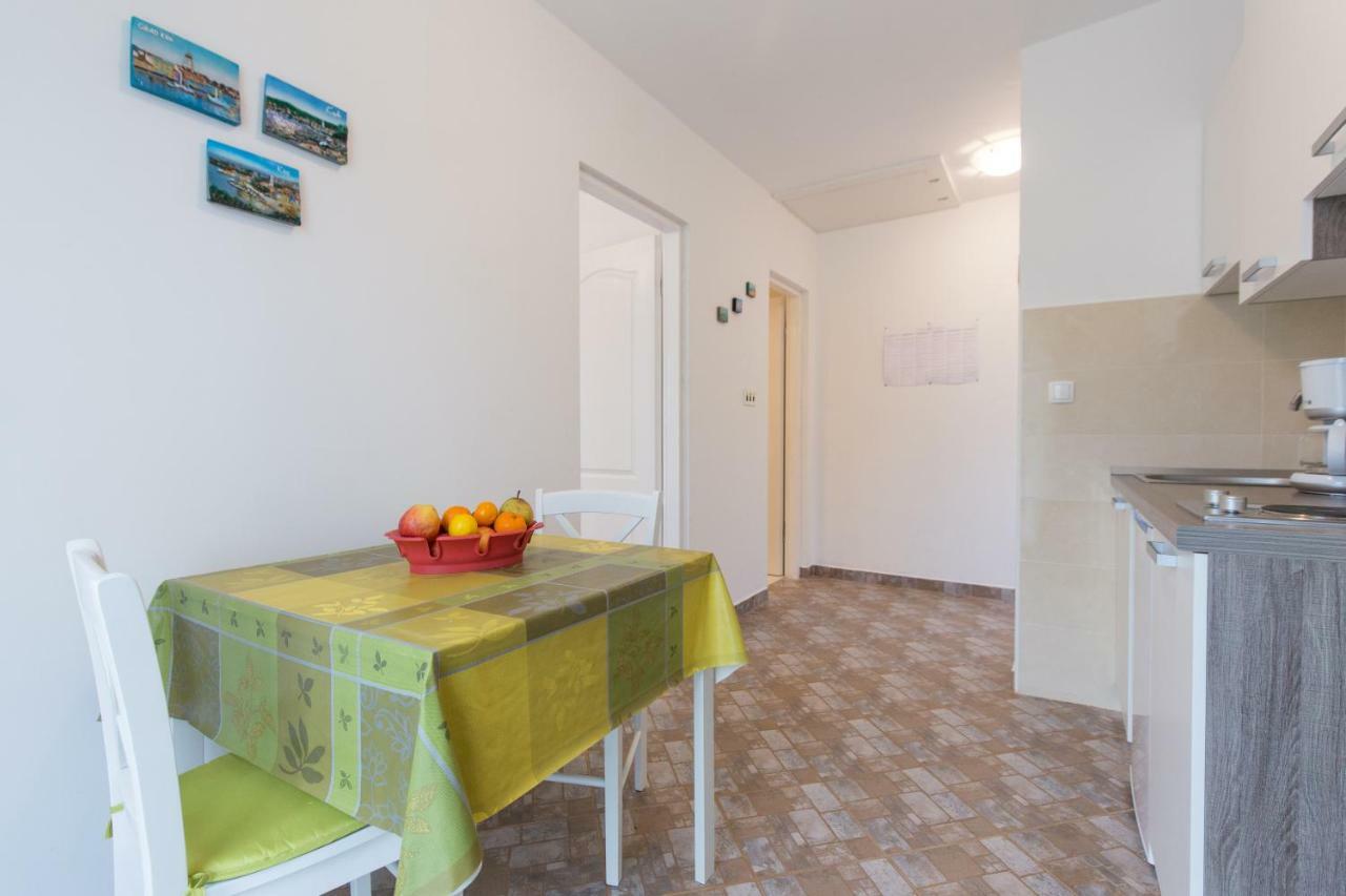 Apartments Karen Krk Town Extérieur photo
