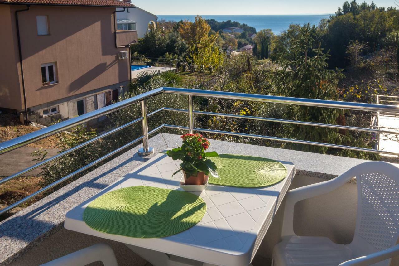 Apartments Karen Krk Town Extérieur photo
